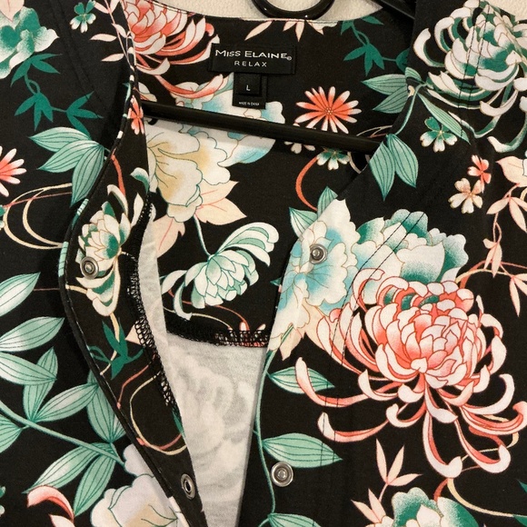 Short Sleeve Button Down Robe, Size Large - Picture 6 of 6